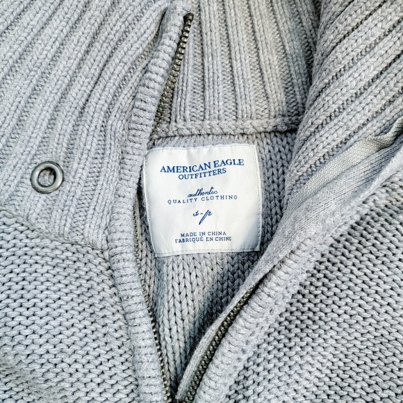 🕊️American Eagle Gray Zip Up Sweater size Small - Picture 2 of 4